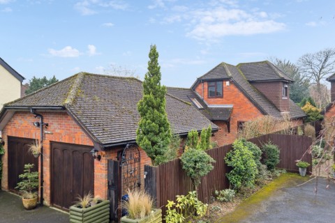 Nicol Road, Chalfont St Peter, Buckinghamshire - EAID:627586940, BID:13319603